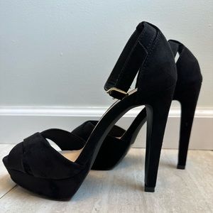 Venus Platform sandal- BARELY WORN